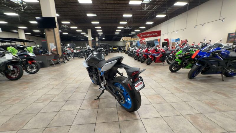 Used 2023 Suzuki GSX-8S Image 7