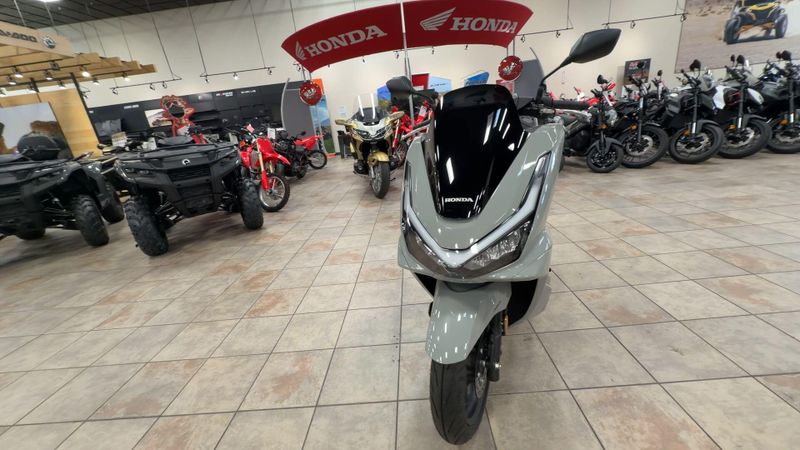 New 2025 Honda PCX ABS Image 4