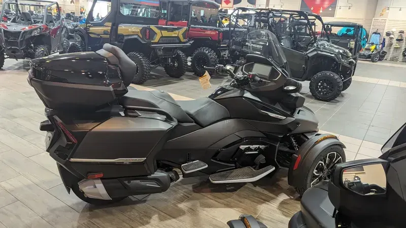 2024 Can-Am SPYDER RT LIMITED CARBON BLACK PLATINUMImage 14