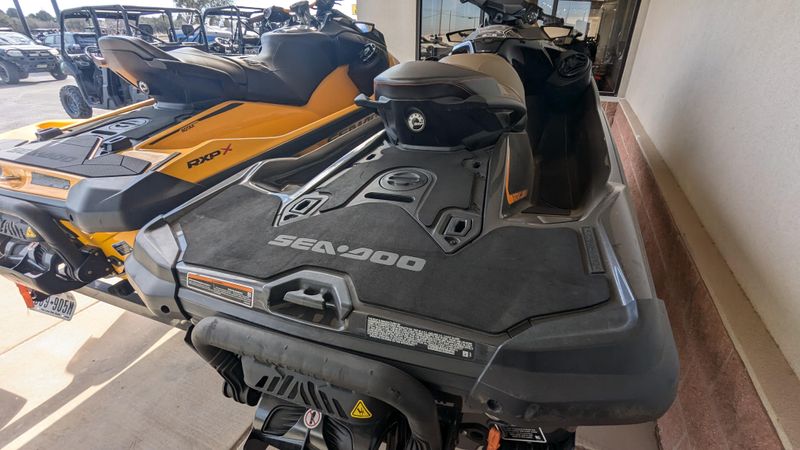 2023 SEADOO GTX 300 AUDIO IBR BLACK ECLIPSE AND ORANGE CRUSH Image 11