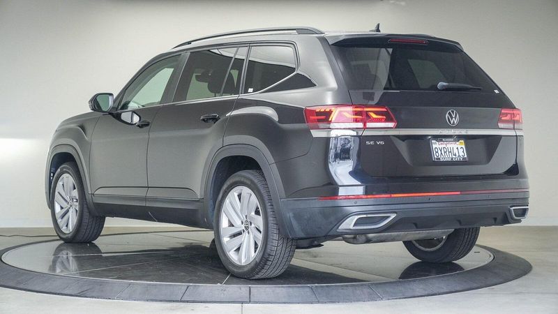 2021 Volkswagen Atlas 3.6L V6 SE w/TechnologyImage 2