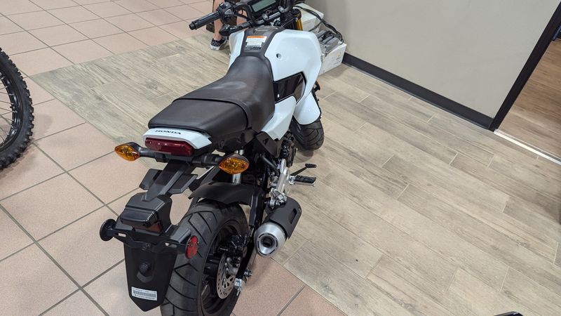 2025 Honda GROM BASE PEARL WHITEImage 7