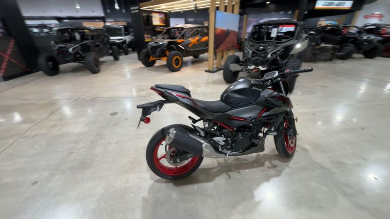 Used 2025 Kawasaki Z500 SE ABS Image 4