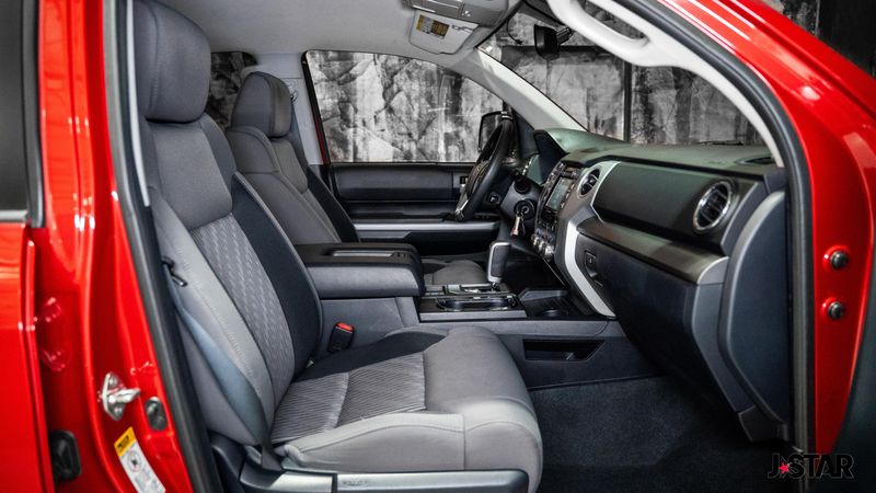 2017 Toyota Tundra SR5 photo 11