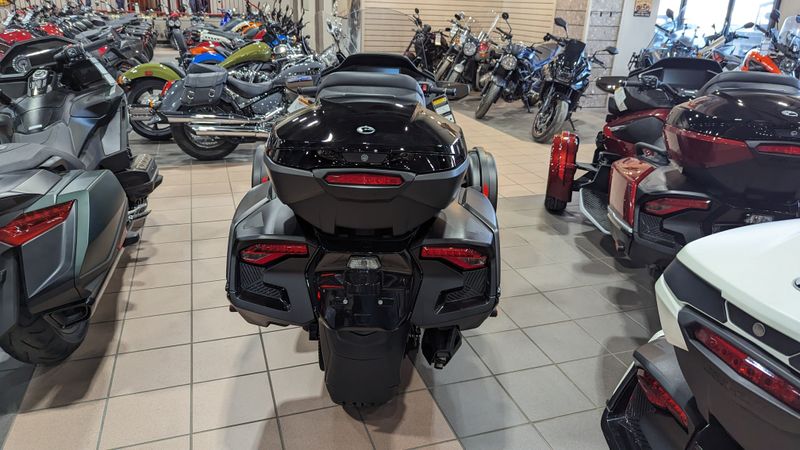 2024 CAN-AM SPYDER RT LIMITED CARBON BLACKImage 9