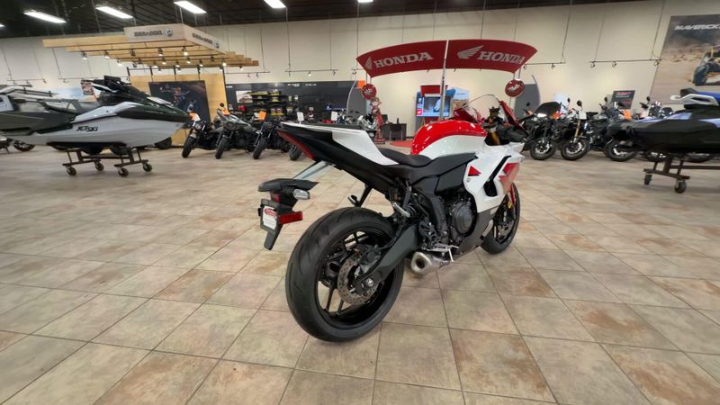 New 2026 Yamaha YZF-R7 70TH ANNIVERSARY EDITION Image 9