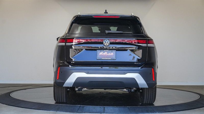 New 2025 Volkswagen Tiguan 2.0T SEImage 3
