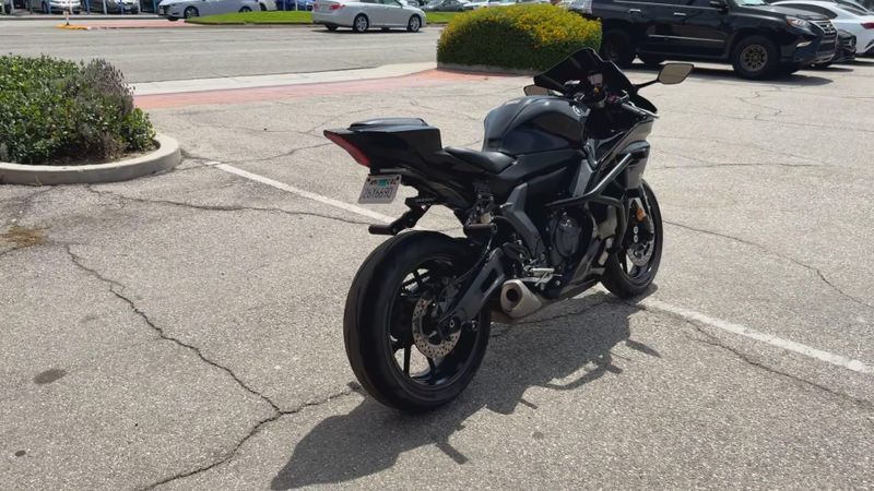 Used 2025 Yamaha YZF-R7 CA Image 8