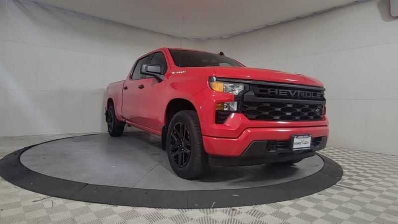 2023 Chevrolet Silverado 1500 Custom photo 2