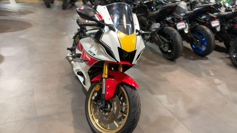 Used 2022 Yamaha YZF-R7 CA Image 3
