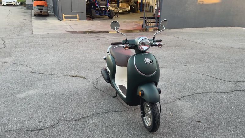 New 2024 Honda Metropolitan Image 3