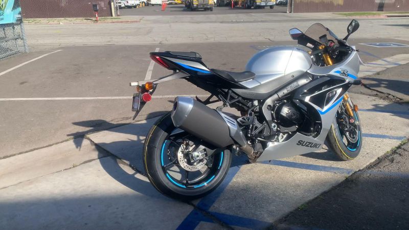New 2025 Suzuki GSX-R1000R Image 9