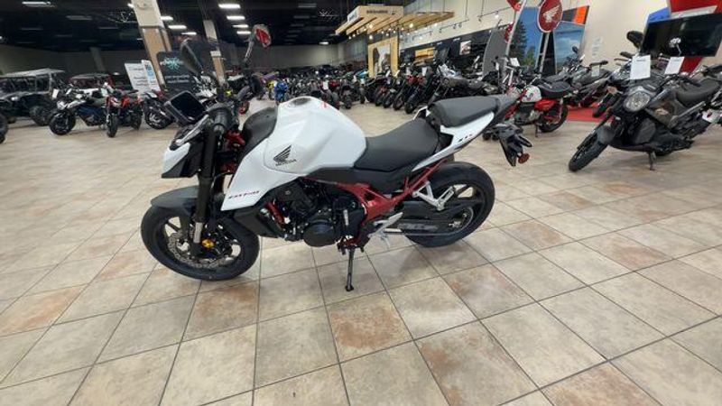 New 2025 Honda CB750 HORNET Image 9