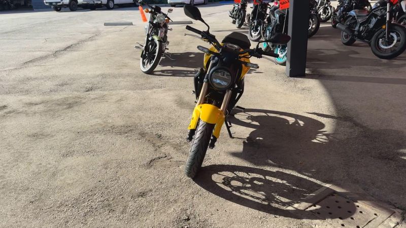 New 2025 Honda CB300R ABS Image 3