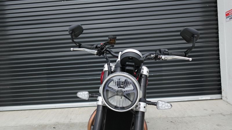 New 2025 Triumph Speed Twin 1200 Base 