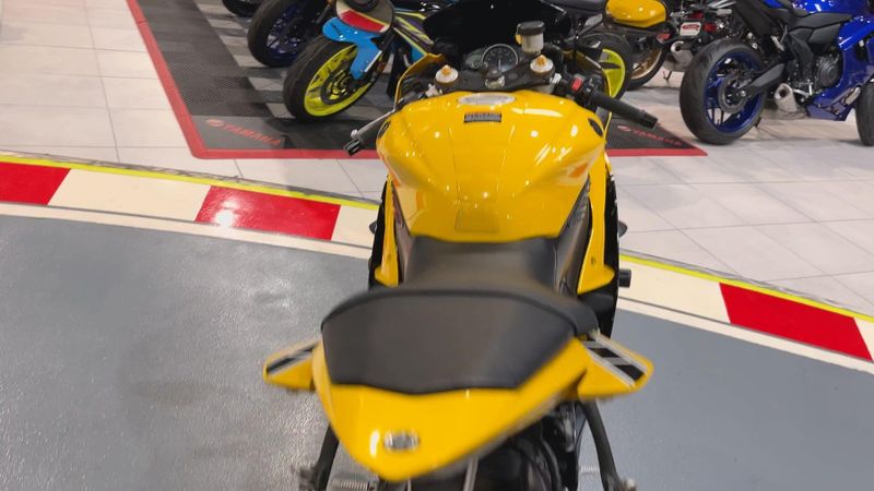 Used 2016 Yamaha YZF-R6 CA Image 3