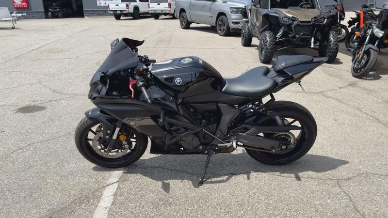 Used 2025 Yamaha YZF-R7 CA Image 5