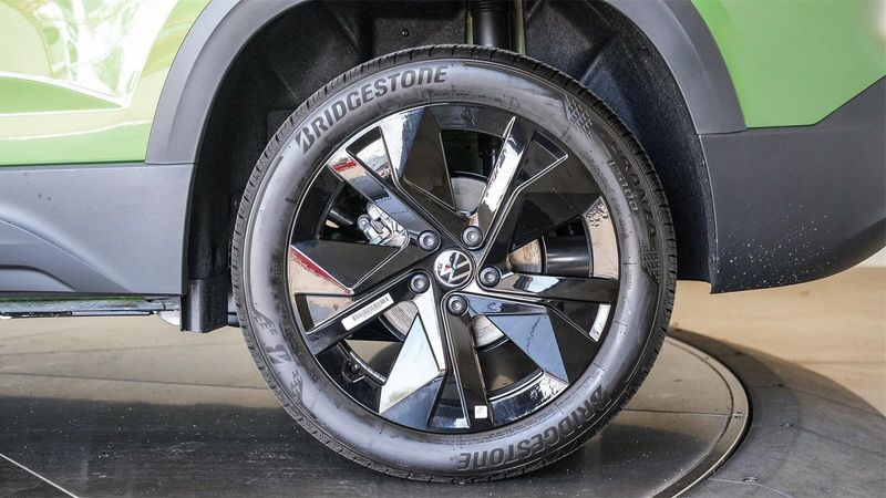 New 2025 Volkswagen Taos 1.5T SEImage 9