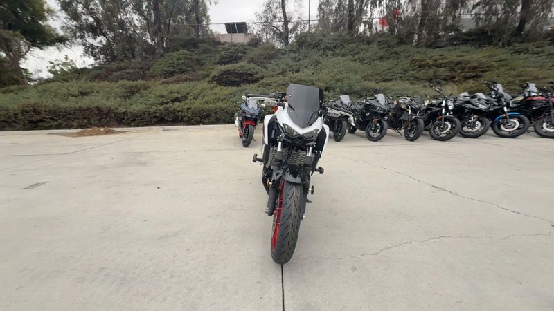 New 2026 Kawasaki Z500 SE ABS Image 3