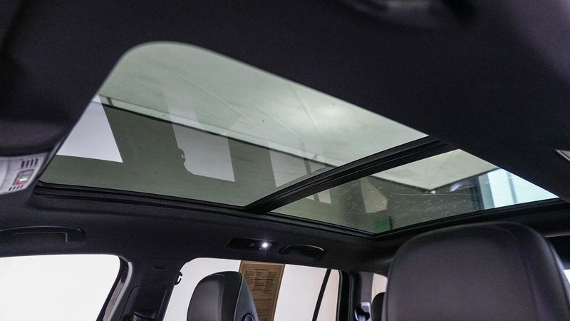 2023 Volkswagen Tiguan 2.0T SE R-Line BlackImage 25