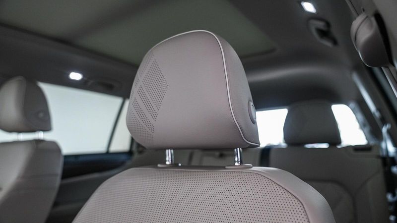 2025 Volkswagen Atlas 2.0T SEL Premium R-LineImage 25