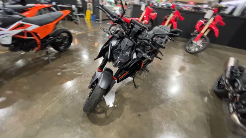 New 2026 KTM 390 DUKE Image 3