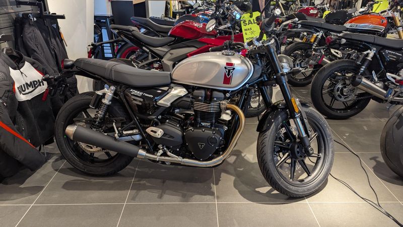 New 2025 Triumph Speed Twin 900 Base Image 2