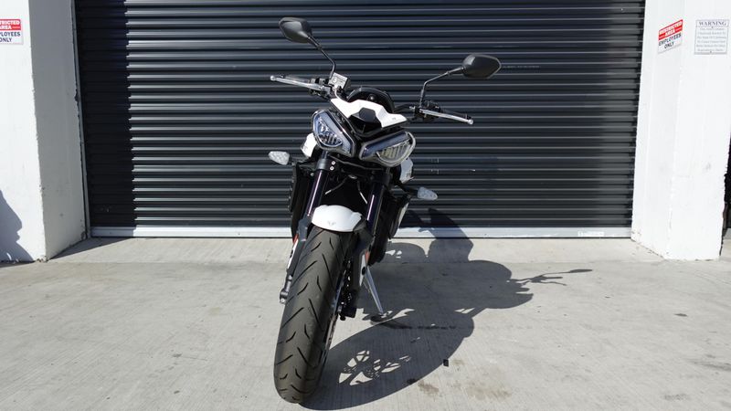 New 2025 Triumph Street Triple 765 R 