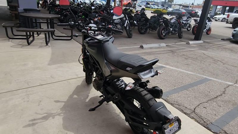 Used 2023 Husqvarna SVARTPILEN 401 Image 2