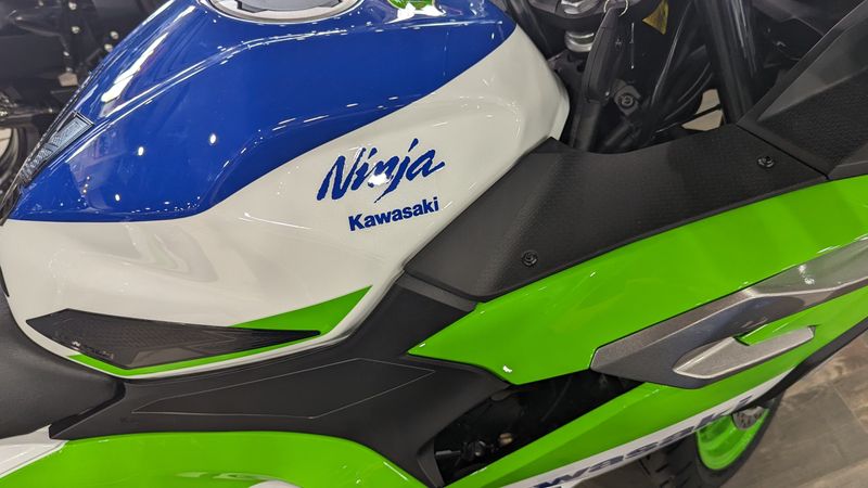2024 Kawasaki NINJA 500 KRT EDITION SE ABS LIME GREEN AND EBONYImage 11