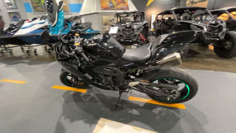 Used 2024 Kawasaki NINJA ZX-4RR Image 5