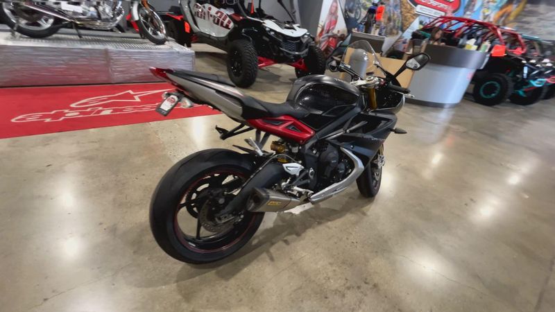 2017 Triumph DAYTONA 675 R Image 8