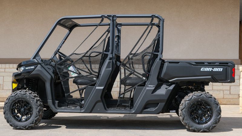 2023 CAN-AM Defender DPS HD9 in a BLACK exterior color. Family PowerSports (877) 886-1997 familypowersports.com 