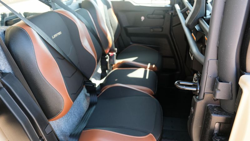2025 Can-Am DEFENDER MAX LIMITED CAB HD10 DESERT TAN AND STEALTH BLACK Image 19