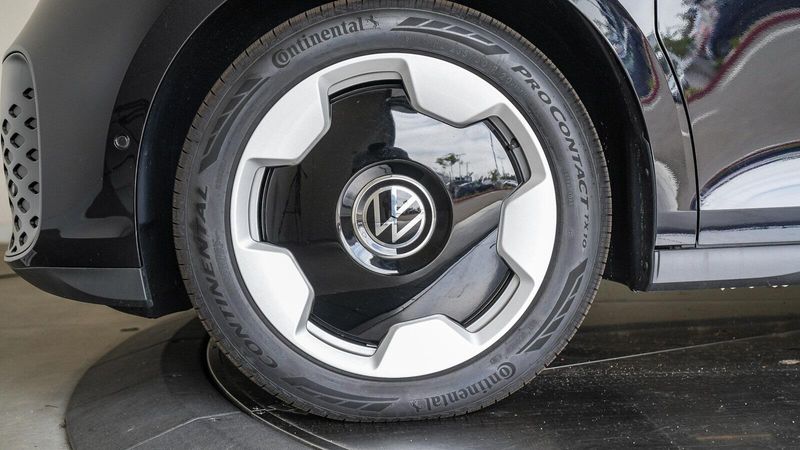 New 2025 Volkswagen ID. Buzz Image 10