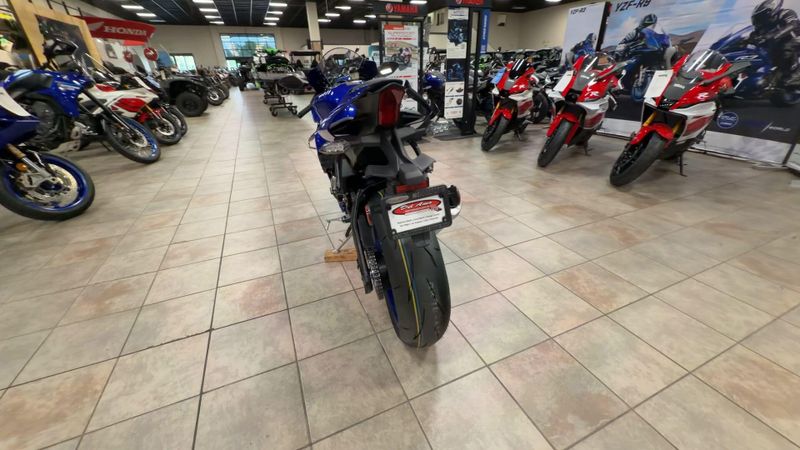 New 2026 Yamaha YZF-R1 Image 8