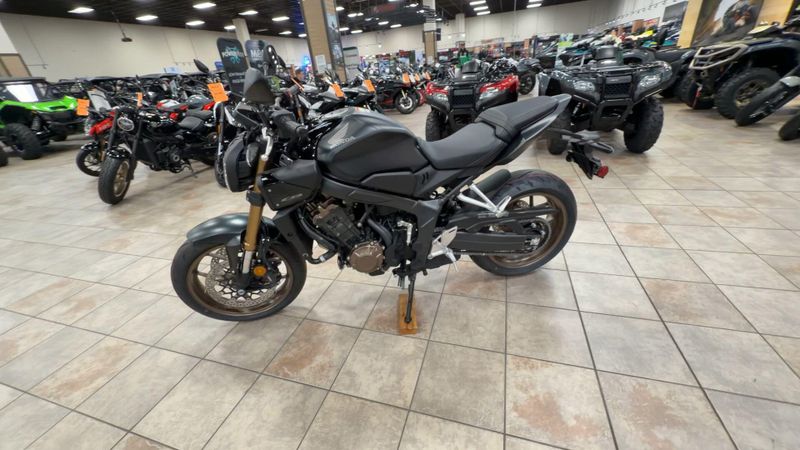 New 2026 Honda CB650R E-CLUTCH Image 6