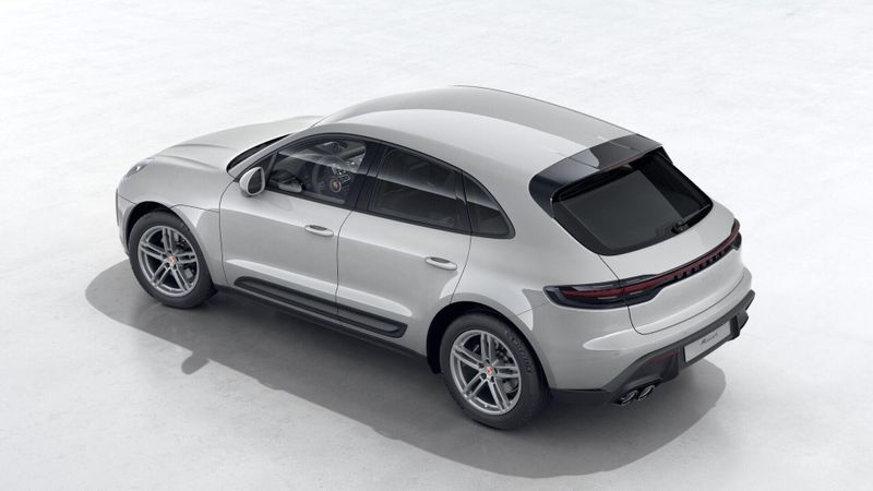 2025 Porsche Macan BaseImage 4