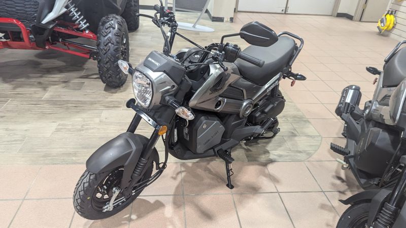 2024 Honda NAVI BASE ARTIC SILVER METALLICImage 4