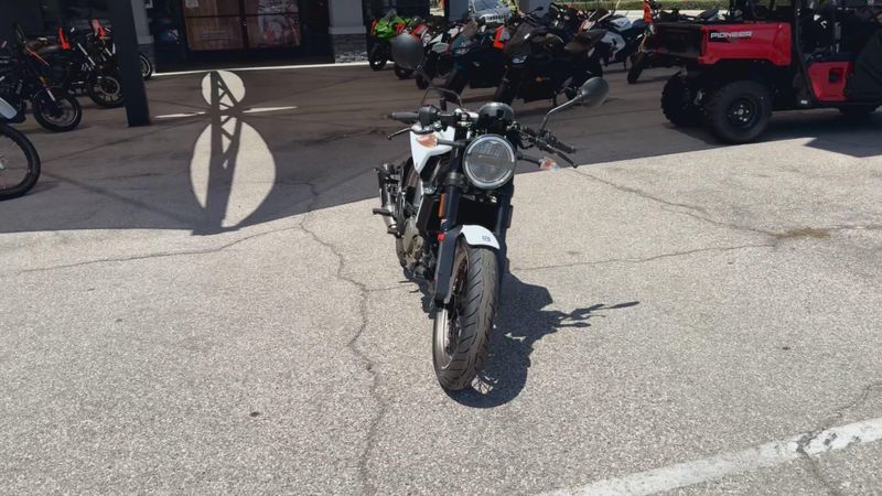 Used 2022 Husqvarna VITPILEN 401 Image 3