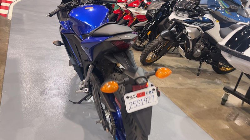 Used 2022 Yamaha YZF-R3 ABS Image 2