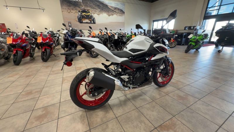 New 2026 Kawasaki Z500 SE ABS Image 9