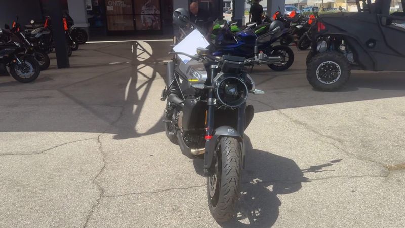New 2025 Husqvarna VITPILEN 801 Image 3