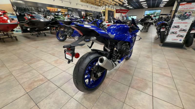 New 2026 Yamaha YZF-R1 Image 9
