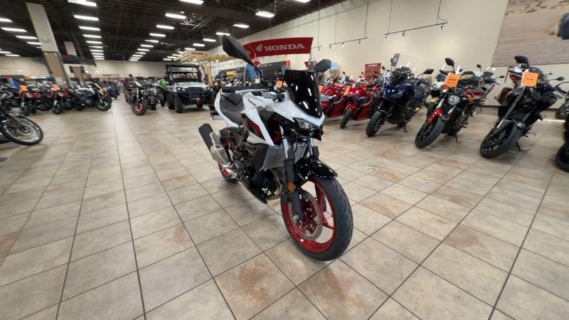 New 2026 Kawasaki Z500 SE ABS Image 3