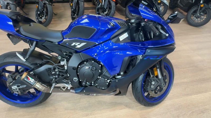 Used 2023 Yamaha YZF-R1 CA Image 5