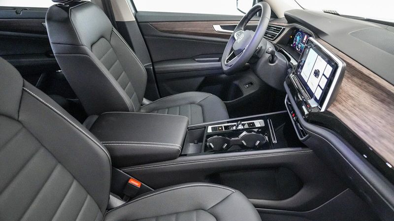 New 2025 Volkswagen Atlas 2.0T SELImage 17