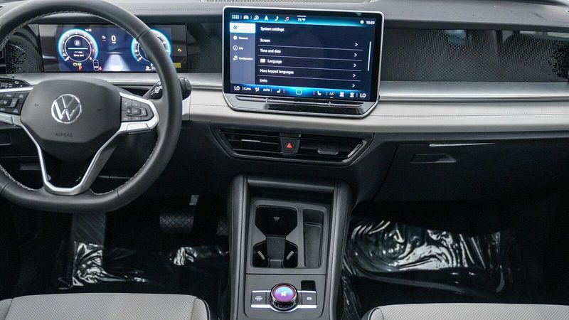 New 2025 Volkswagen Tiguan 2.0T SEImage 14