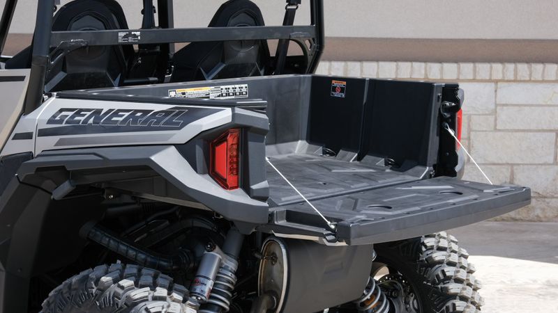 2024 Polaris GENERAL XP 4 1000 ULTIMATE MATTE SILVER QUARTZImage 15