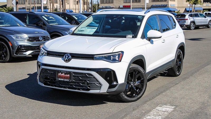 2025 Volkswagen Taos 1.5T SEImage 1